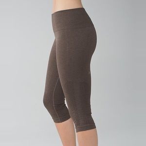 Lululemon “In the flow crop leggings”